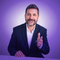 Szalay Ádám  - Motivációs előadó, tréner
